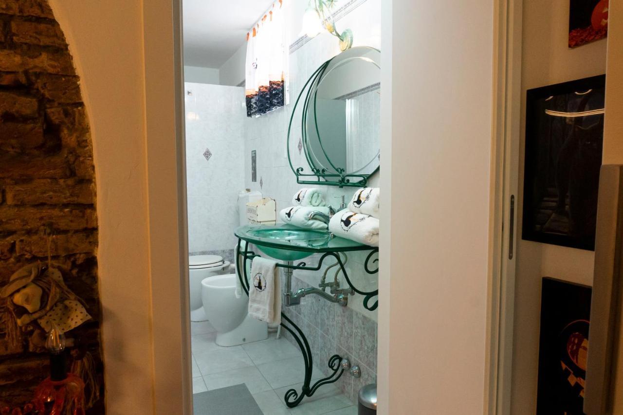 Le Streghe Rooms E Art,Centralissimo Con Garage Su Richiesta リヴォルノ エクステリア 写真